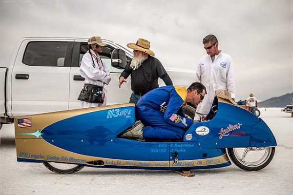 Triumph T200 Meluncur 200 MPH