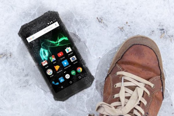 Smartphone Ini Tahan Banting dan Harganya Terjangkau