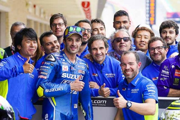 Emosional Iannone Naik Podium