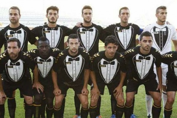 Jersey-jersey Klub Sepak Bola Ini Aneh Banget