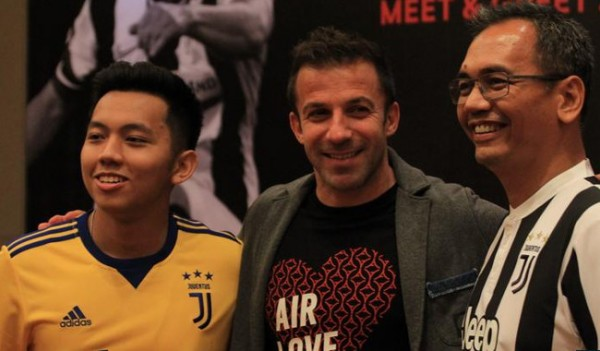 Nyontek Style Santai Del Piero Kala Sambangi Medan