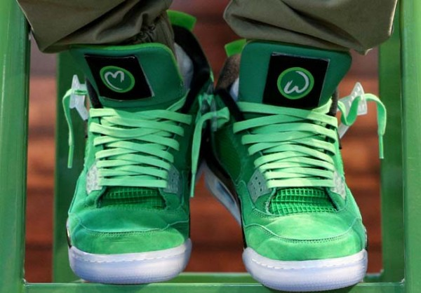 Mark Wahlberg Rilis Air Jordan 4 Limited Edition Serba Hijau