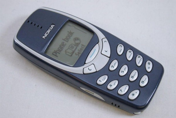 Tahan Banting, Nokia 3310 Disetrum 1 Juta Volt Tetap Nyala