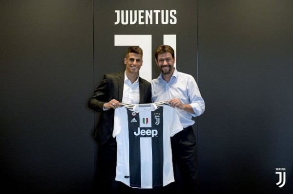 Joao Cancelo Resmi Dibeli Juventus