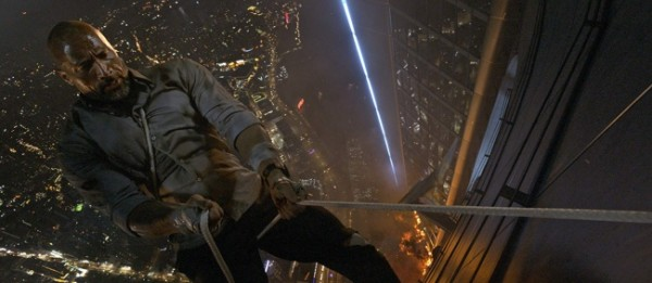 Dwayne Johnson Cuma Punya Satu Kaki di Film Skyscraper