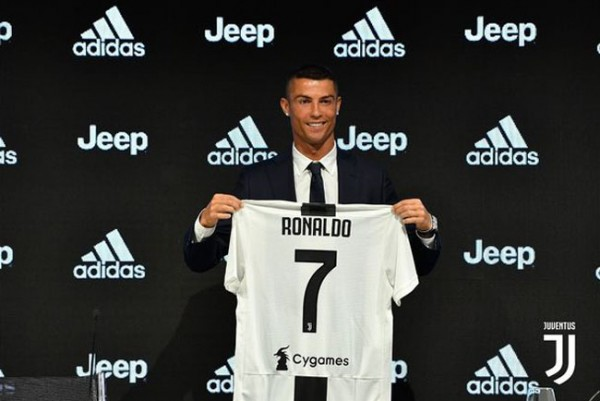 Jersey Juventus Ronaldo Terjual 520 Ribu Unit dalam Satu Hari!