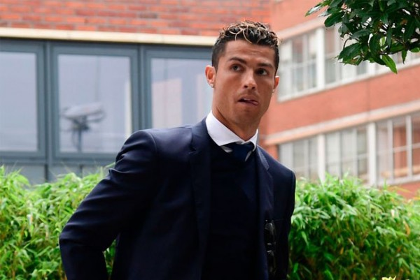 Goks! Ronaldo Kasih Uang Tip Rp 450 Juta Kepada Pelayan Resort